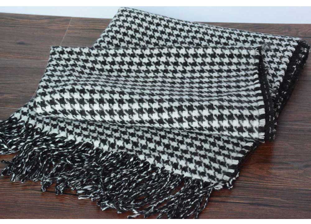 Oversize Lattice Design Tassel Warm Scarf for Women