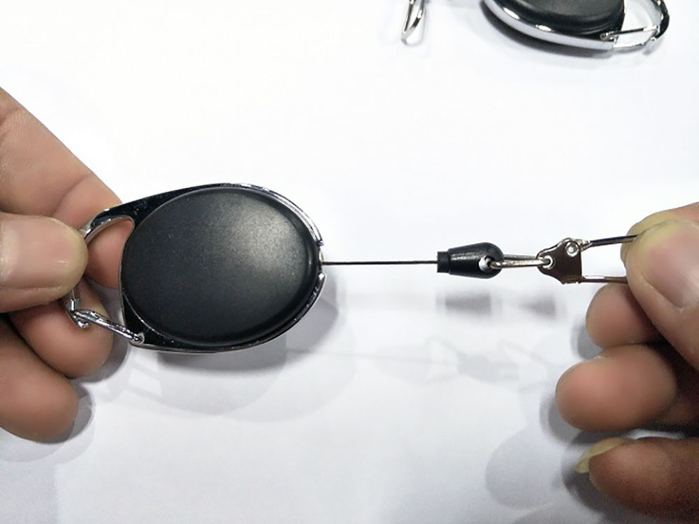 Black Retractable 60CM Extendable Zinc Alloy Wire Key Holder