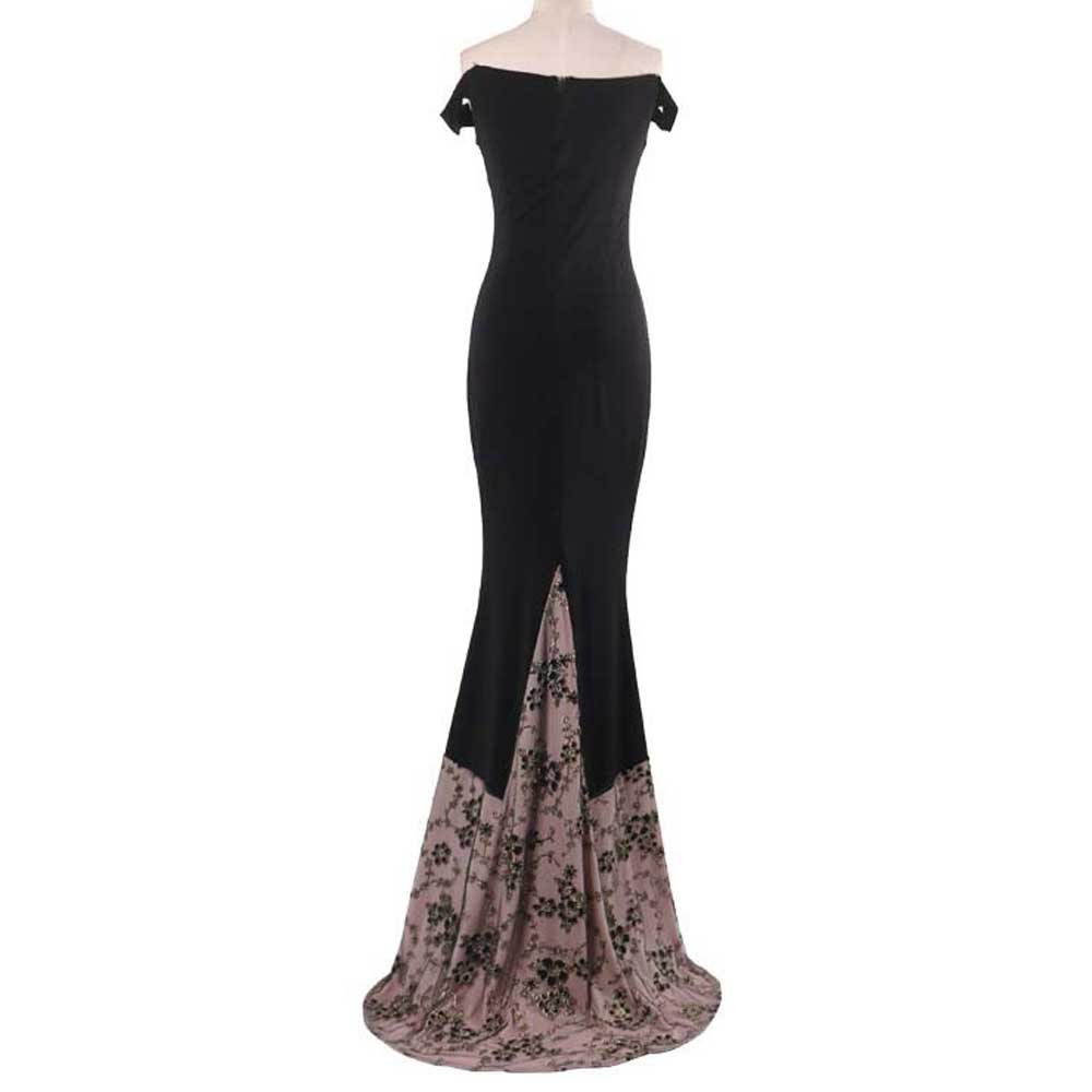 A Floor-Length Black Banquet Dress with An Off-The-Shoulder Gown