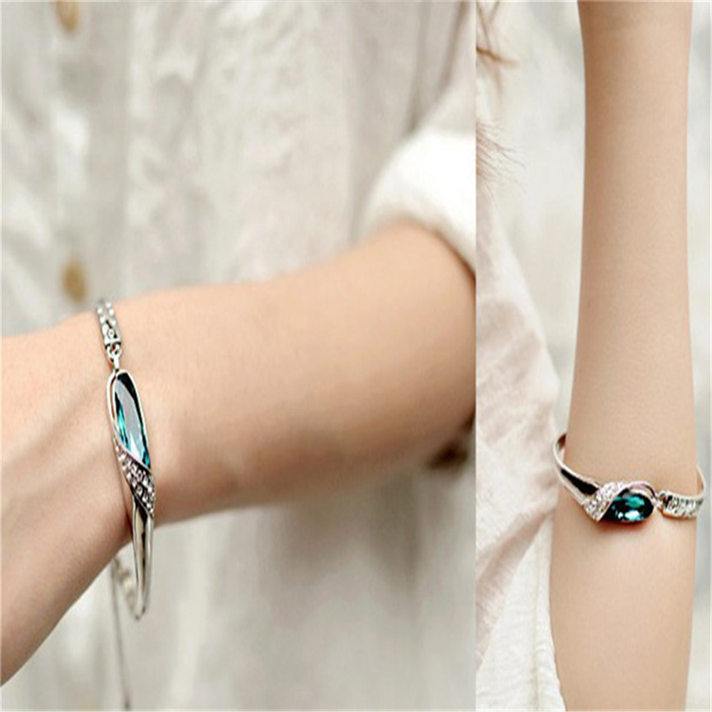 Delicate Fashion Women's Austrian Crystal Bracelet