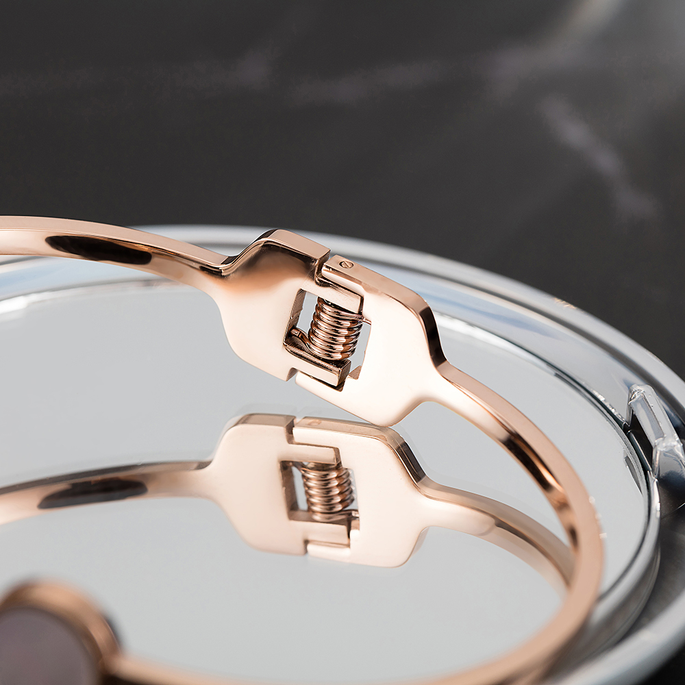 Female Delicate Titanium Bracelet Round Shell Decorative Anti-allergy Bracelet